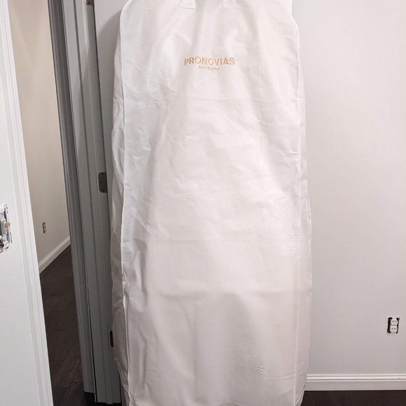 Pronovias Vesta Wedding Dress - Picture 5 of 8